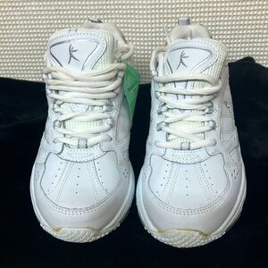 Danskin women’s athletic white shoes